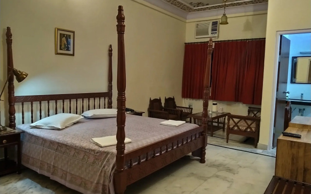 Anuraag Villa
