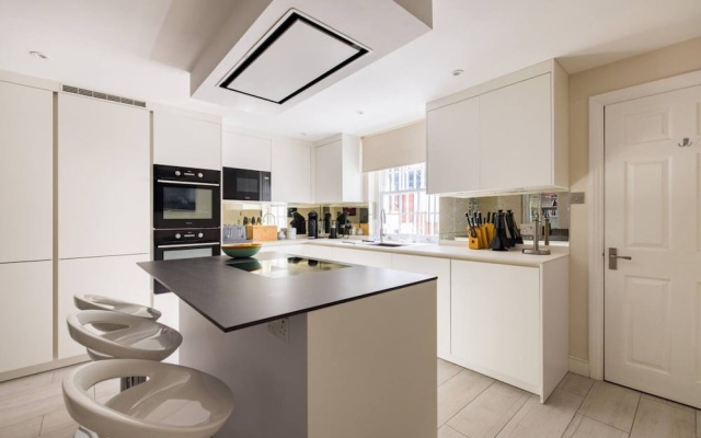 Prince Luxe 4 Bedroom House in Chelsea