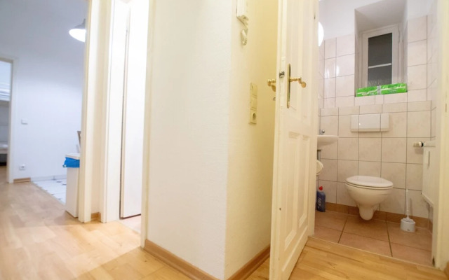 Tolstov-Hotels Large Central Apartment