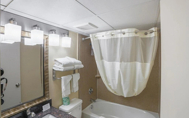 Quality Inn & Suites Cincinnati Downtown Area