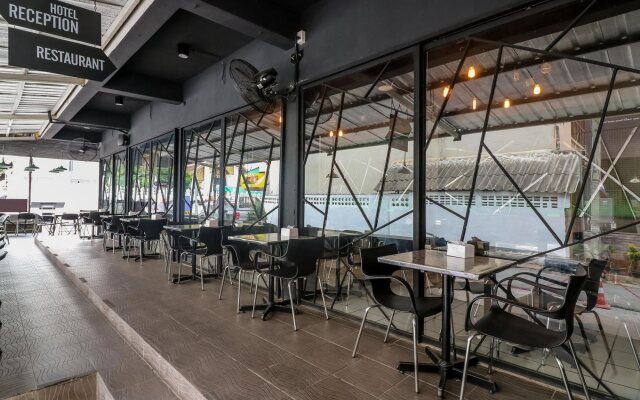 202 Hotel & Restaurant by NIDA Rooms