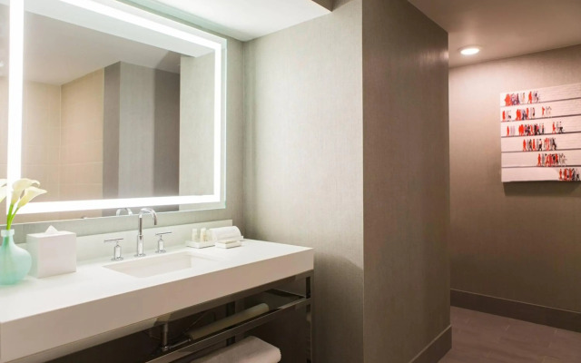 Renaissance Chicago Downtown Hotel