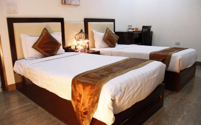 OYO Rooms Hauz Khas District Park