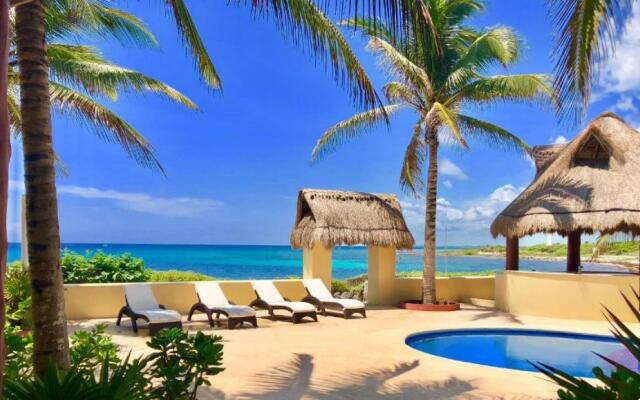 Villa Jaguar Beachfront Luxery 2b2bth SUPER LUX Pool jacuzzi