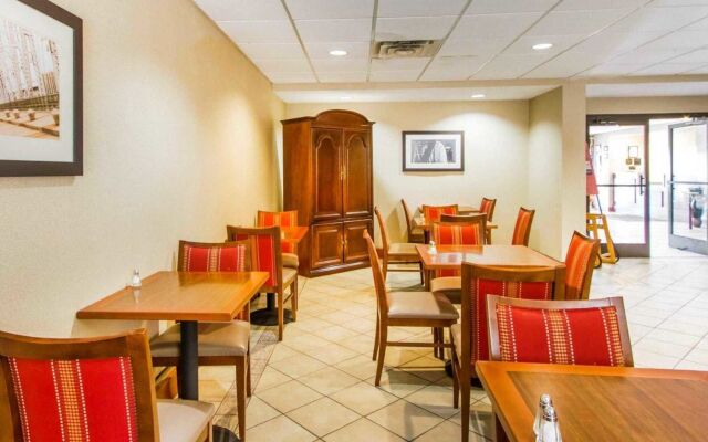 Quality Inn Clarksville - Exit 11