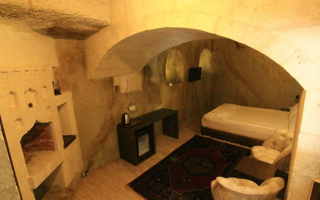 Tafana Cave & Stone Lodge