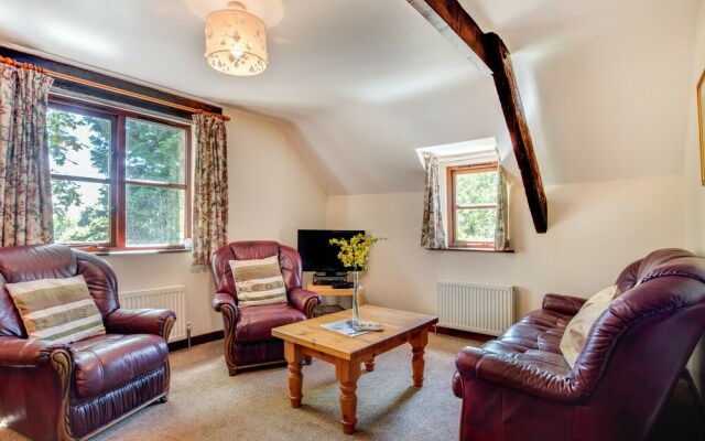 Characteristic Stone Farmhouse in Hilly Devon near Sea