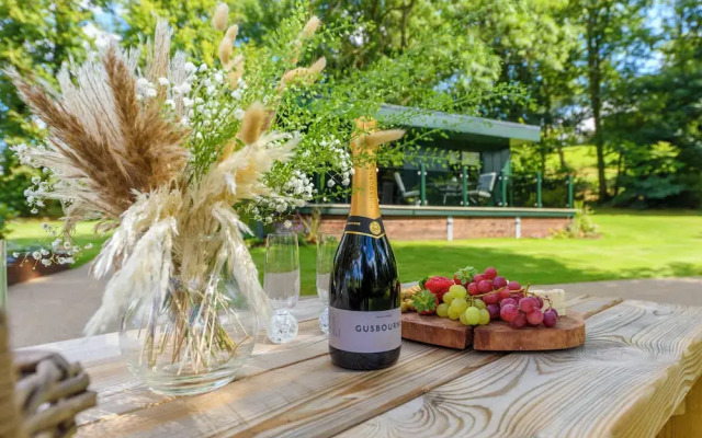 Secret Waterside Lodges in Worcestershire