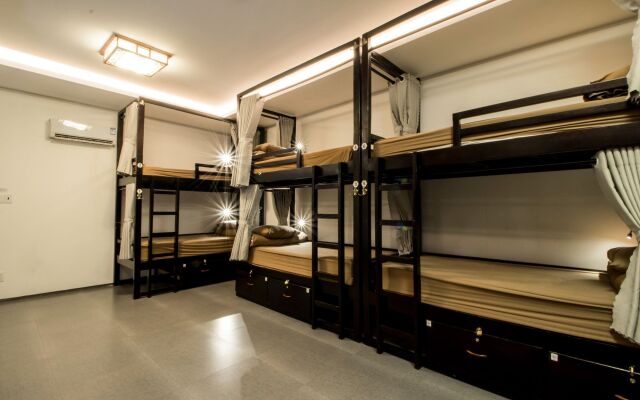 Phu House Hostel