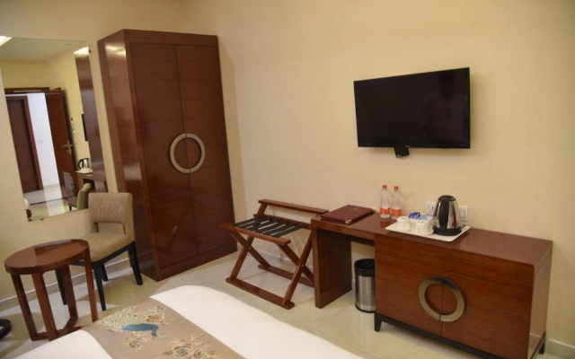 Raghu Mahal Hotel