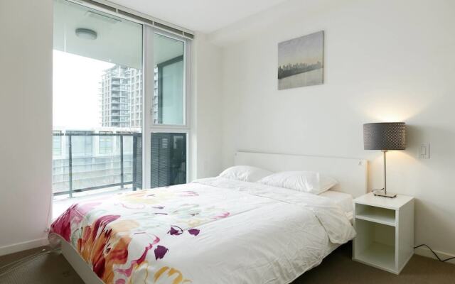 Convenient 2bdr 2BA Richmond Centre Condominium