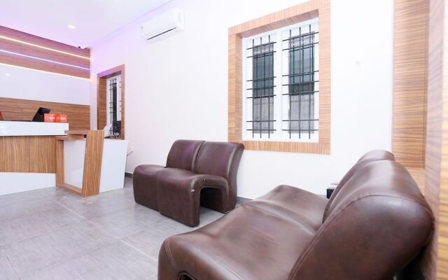Oyo 40141 Ascot Hotel