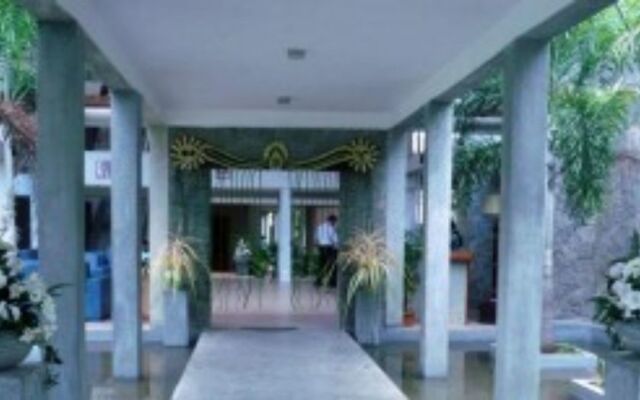 Monty Hotel