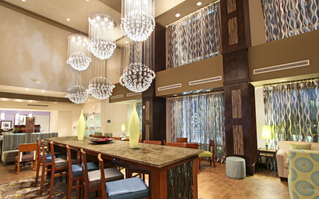 Hampton Inn & Suites Winnie