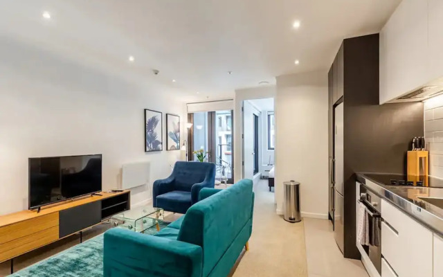 Central & Modern 2-Bedroom Apartment
