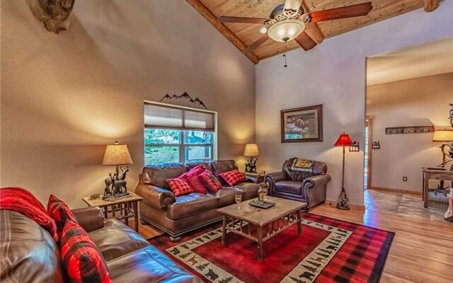 Cozy Knotty and Nice - Four Bedroom Cabin