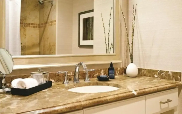 The Sebastian - Vail King Hotel Room