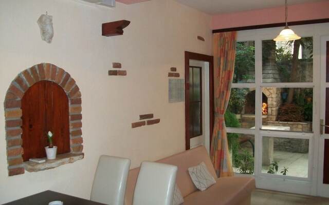 Apartment and Room Ivica