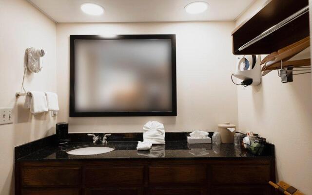 Red Roof Inn & Suites Calhoun