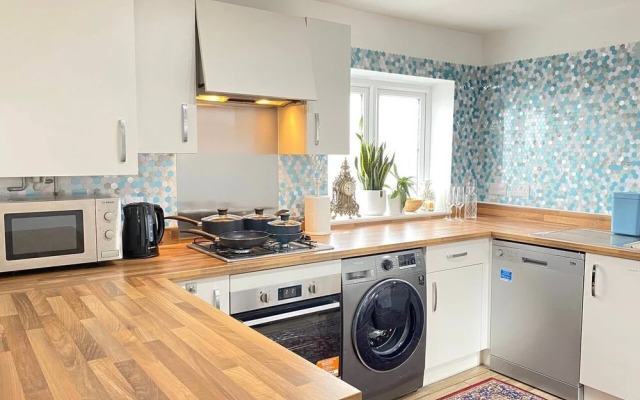 Impeccable 2 Bedroom House in Bicester