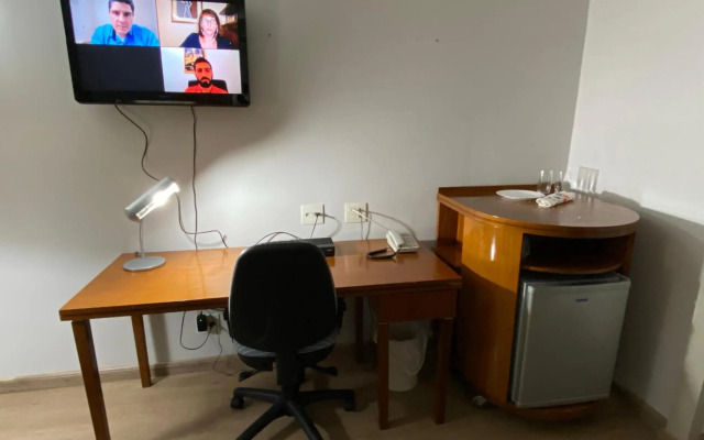 UNU 918 Moema: Wi-Fi, Academia, Camareira, Metrô +