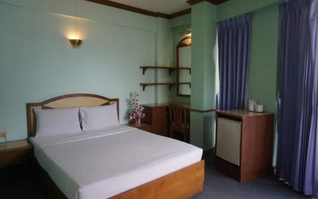 Tanaphat Hatyai Hotel