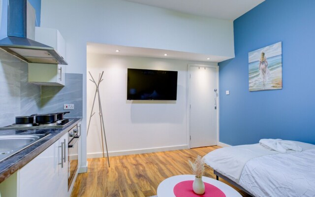 Studio 4 Small Private Family in Central London