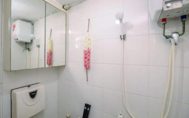 Modern And Tidy 2Br Bassura City Apartment