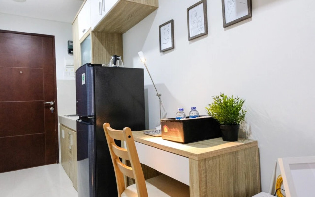 Cozy Studio Apartment with Smart TV at Springwood Residence