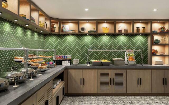 Hotel Alba, Tapestry Collection by Hilton