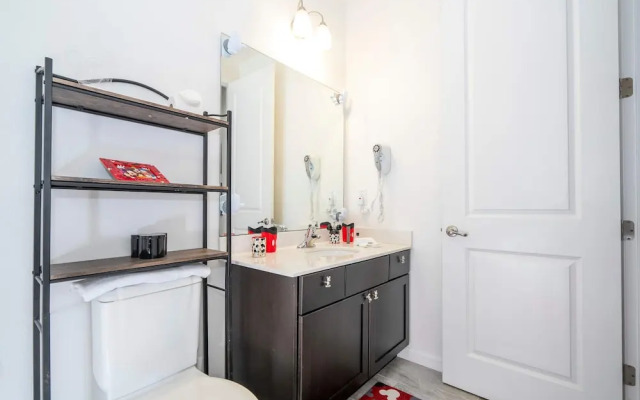 Spacious 6-bedroom Retreat Near Disney Parks