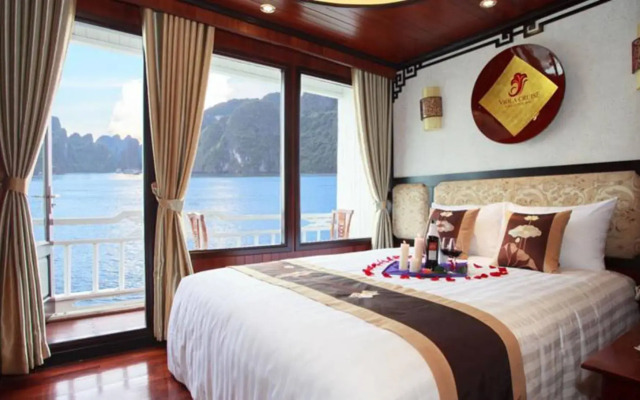 Viola Cruise Halong Bay