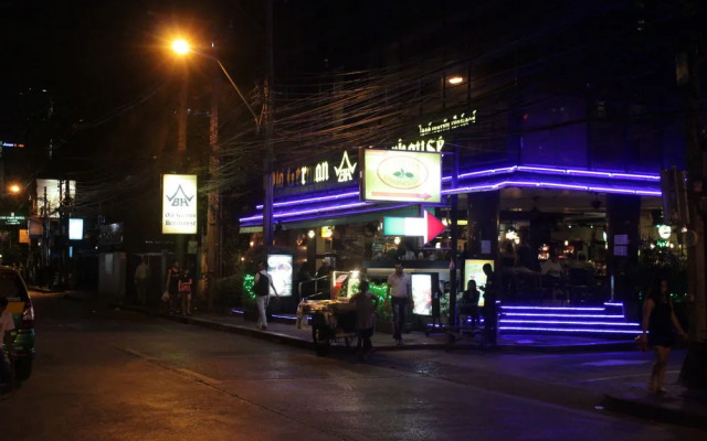 Business Inn At Sukhumvit 11 By Hjz