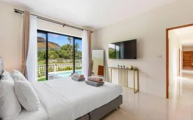 Private Pool Paradise: Sereniwood 3br