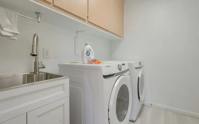 Private Pool & Patio: Spacious Gilbert Getaway!