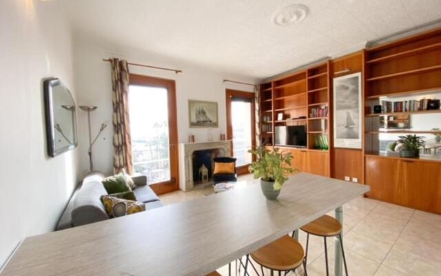 Quai St Pierre 2 bedrooms apt with sea view