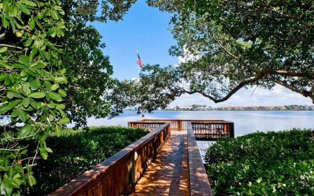 Runaway Bay Resort by BBG