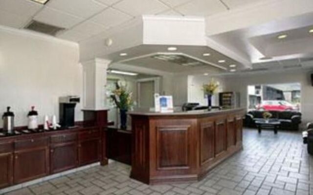 Econo Lodge Inn & Suites Central