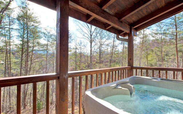 Black Bear Hideaway 3 Bedroom Home with Hot Tub