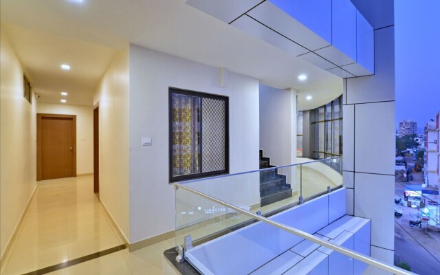 OYO 11523 Crown Club