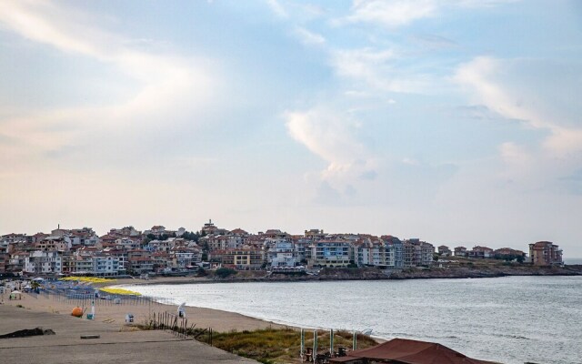 FM Premium 1-BDR Apartment with Pool & Parking - Summertime