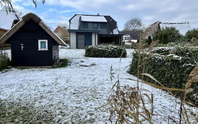 Schaal Lake Paradise