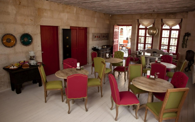 Hezen Cave Hotel