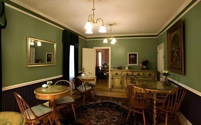 Town & Tide Inn