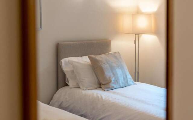 Luxury 1 Bed Apartment Close To Excel & o2