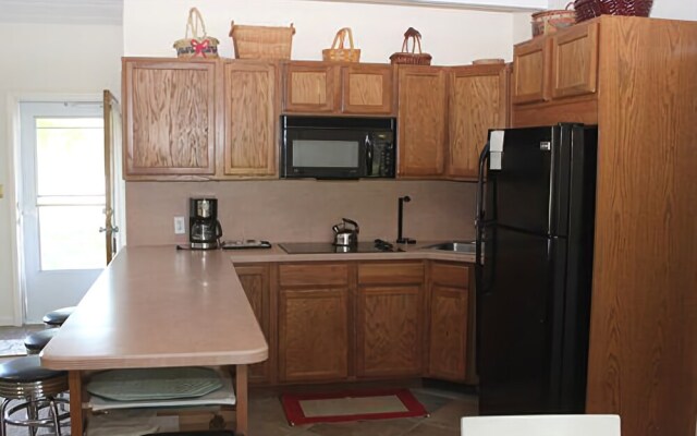 Dering Harbor Inn