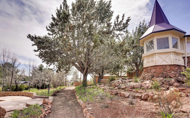 6 Mi to Red Rock State Park: Home w/ Patio & Yard
