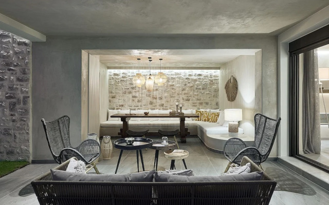 Beachfront Luxurious Villa w Private Heated Pool