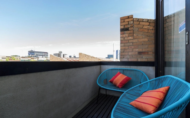 Melbourne Skyline Suite CBD with views