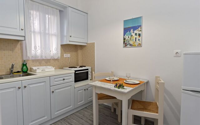 Tarsa Studios & Apartments